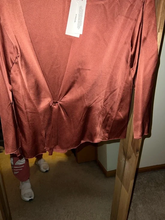 Vince Women’s Knot Front Blouse in Rosewood - Picture 9 of 10